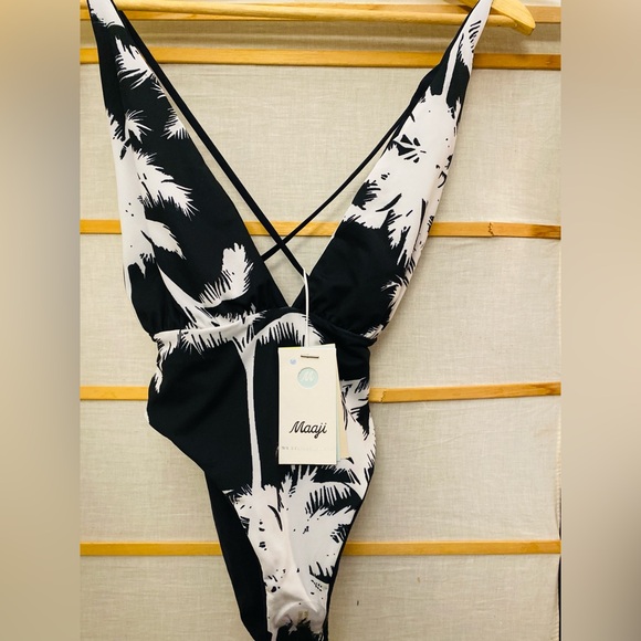 NWT | Maagi Safari One Piece | Size L - Picture 9 of 10
